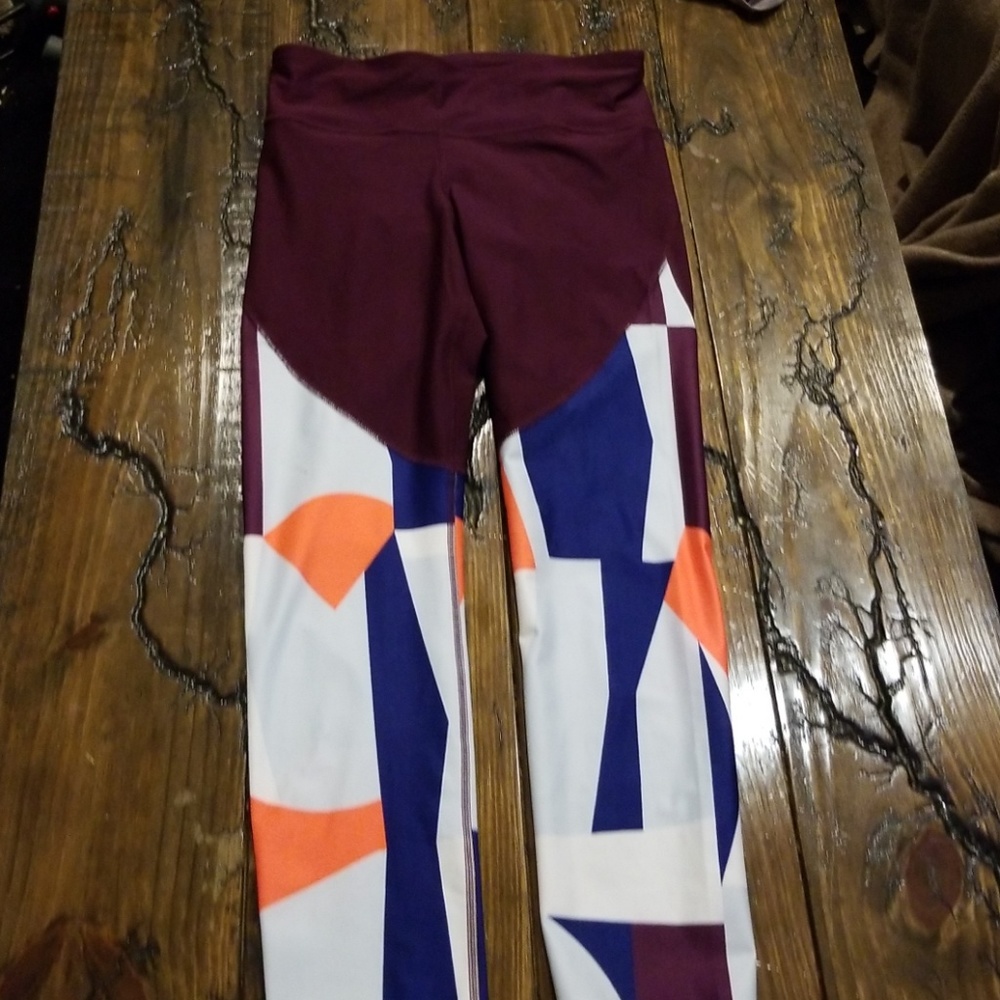 Brand new underarmour workout leggings. size m